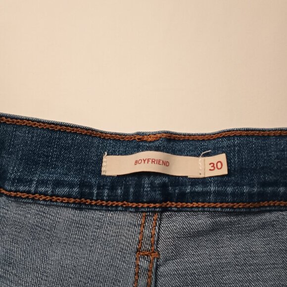 Levi's Boyfriend Jeans Size 30/10 Mid Rise Slim Leg Medium Wash Distrressed - Picture 5 of 9
